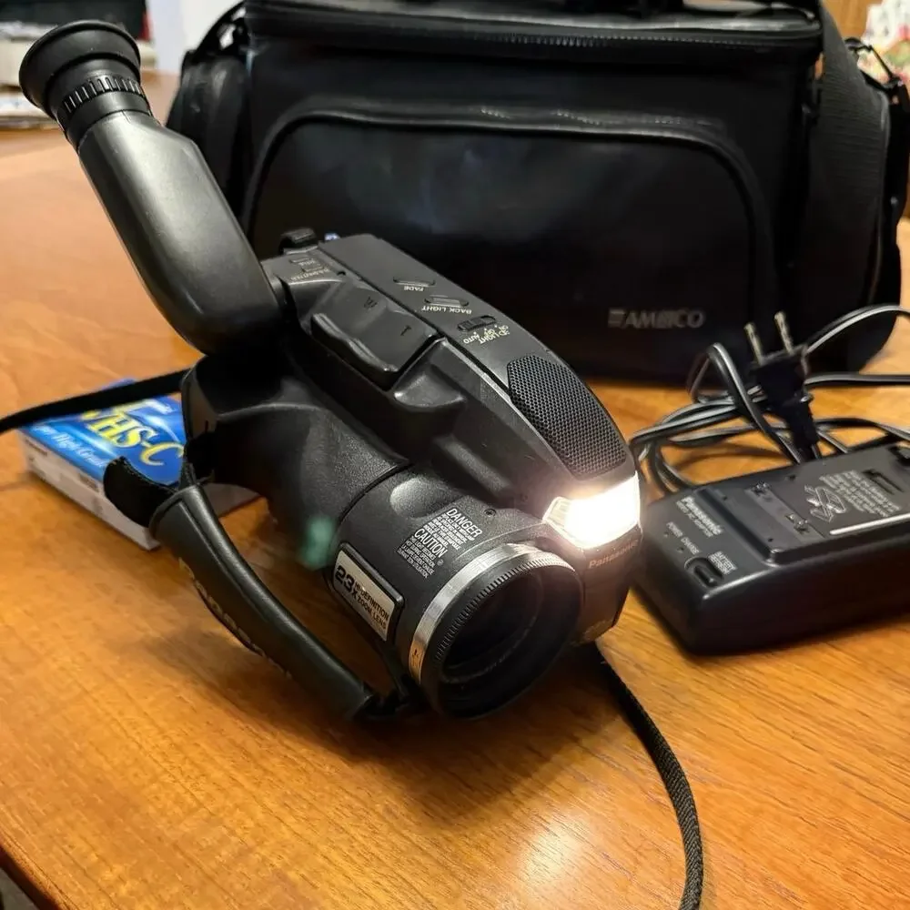 Tested Working Panasonic Palmcorder PV-L558 VHS-C Camcorder 23x Zoom Bag Bundle
